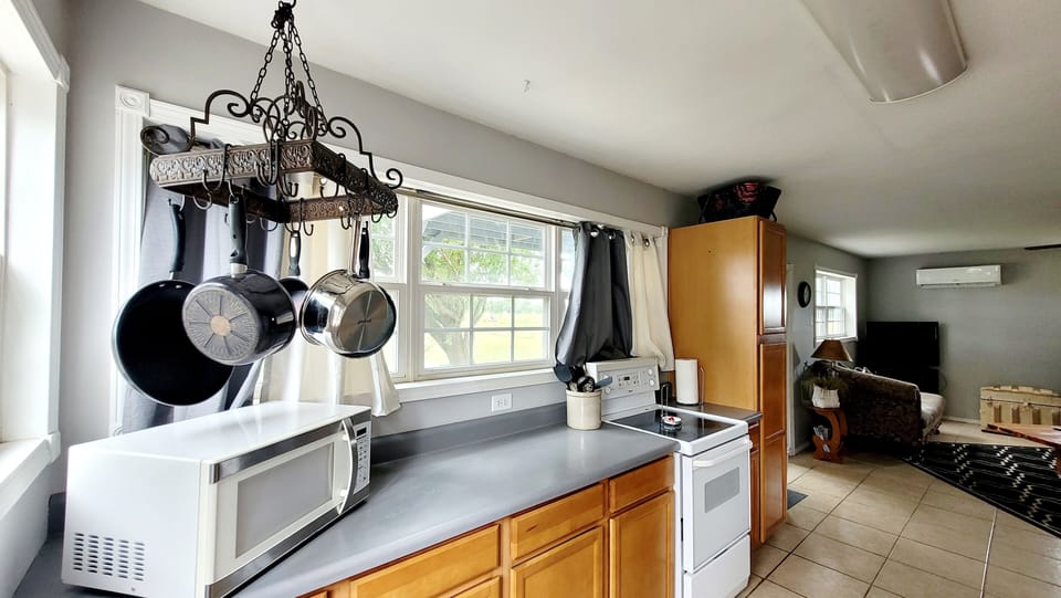 great lighting in the kitchen