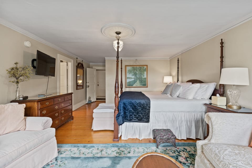 Lake View Room - King Poster Bed with ensuite bathroom with 2 person soaking tub