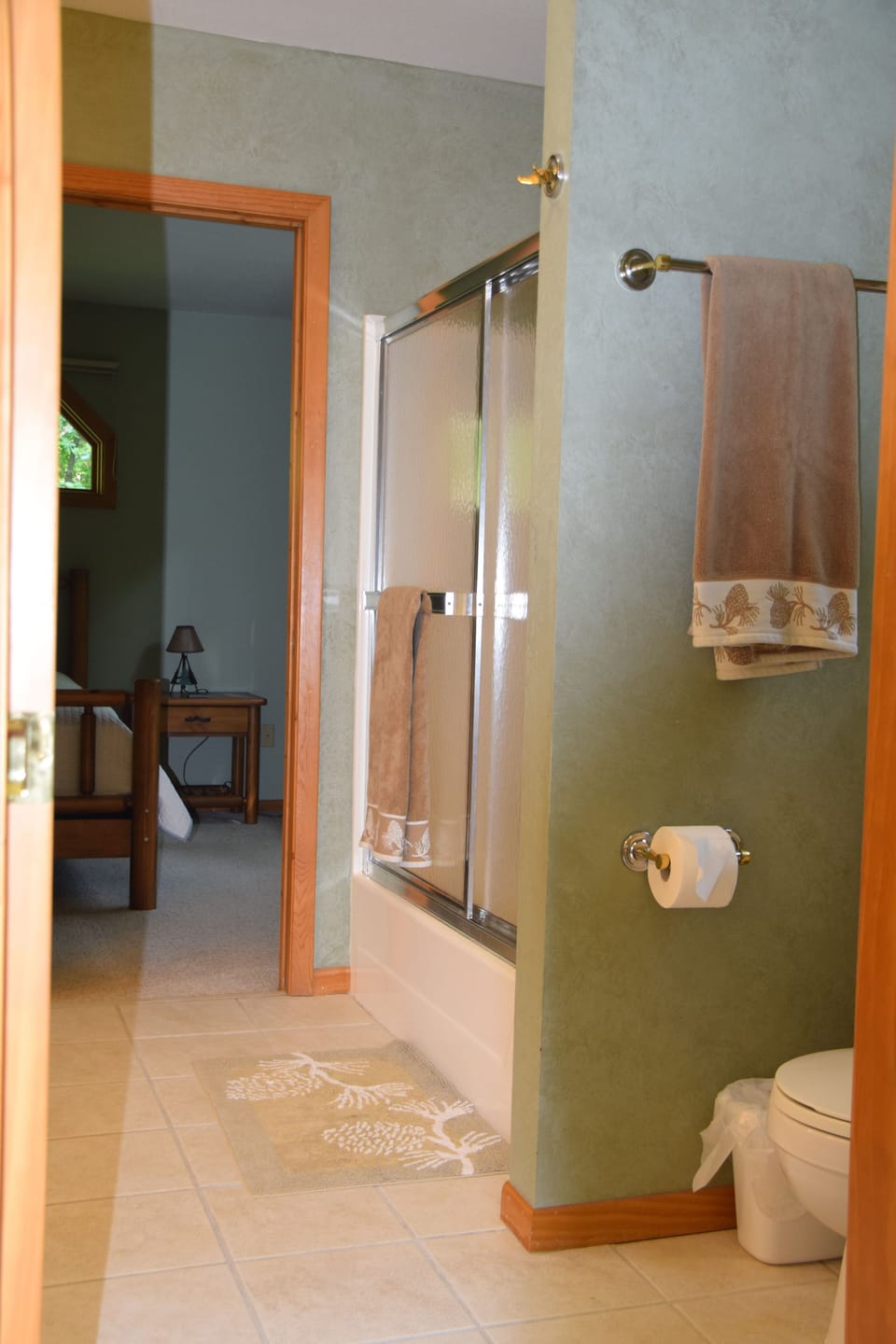 En suite master bathroom