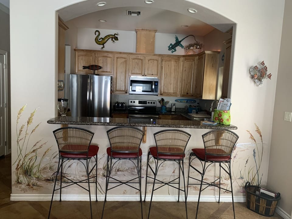 Bar into kitchen