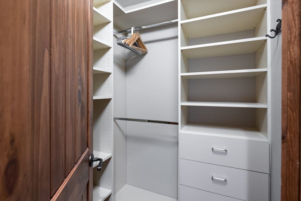 Master Bedroom - Walk-in closet