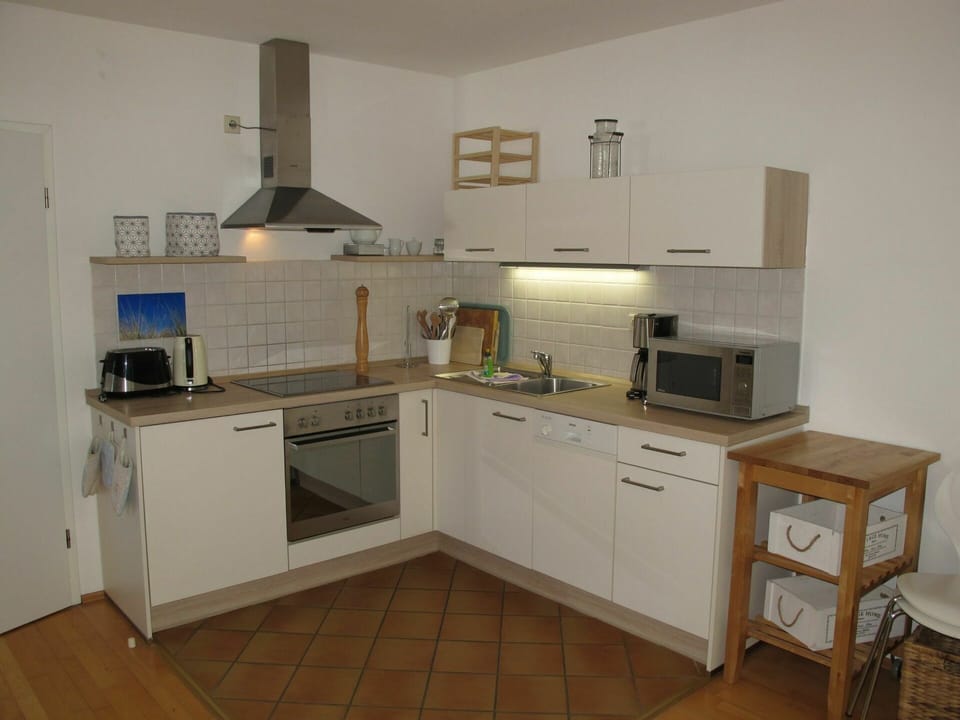 Room, Property, Kitchen, Furniture, Cabinetry, Building, Kitchen Stove, House, Countertop, Interior Design