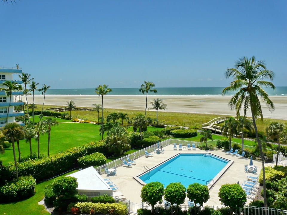 The private pool overlooks the Gulf of Mexico. It is heated during the winter 