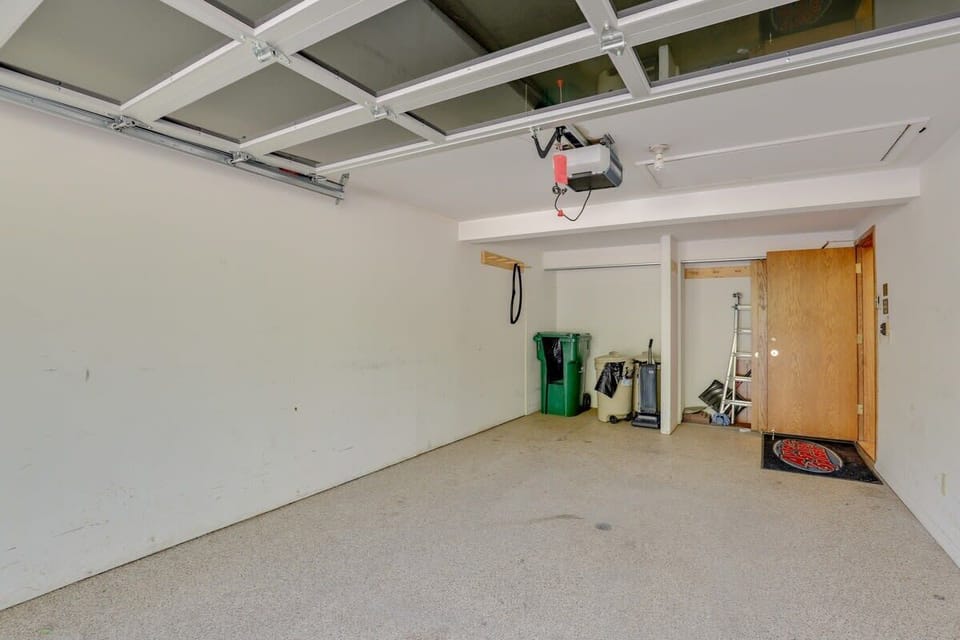 One of the two garages (each one car)