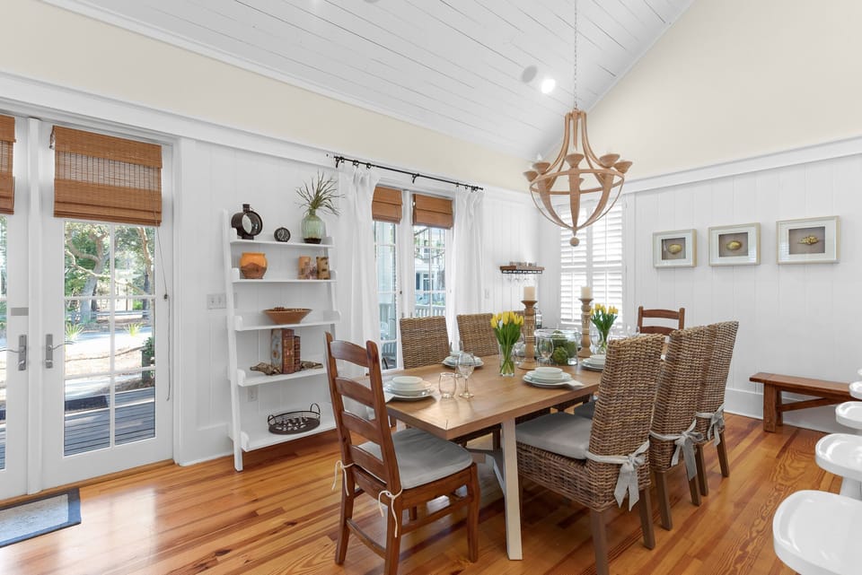 First Floor: Dining