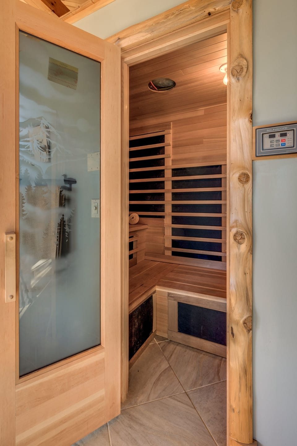 Enjoy the 4 season sauna!