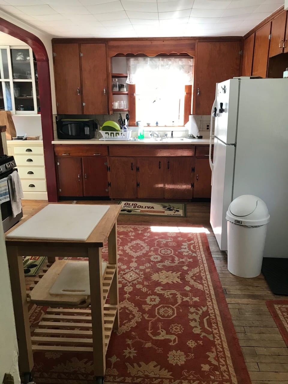 The kitchen is basic, no dishwasher, but most everything you need. 