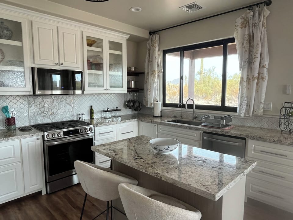 Full kitchen with island seating