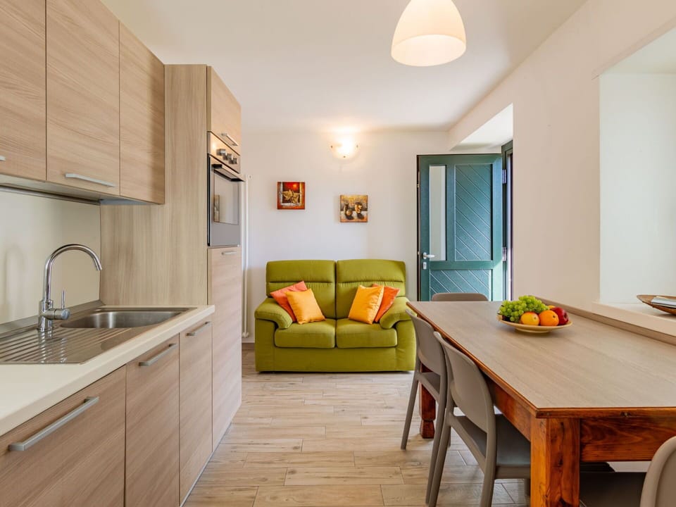 Furniture, Kitchen Sink, Cabinetry, Property, Sink, Tap, Countertop, Wood, Plumbing Fixture, Table