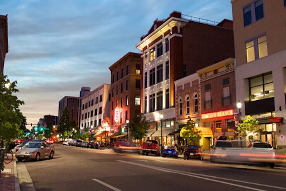 Downtown COS only 3 minute drive and 9 minute walk!