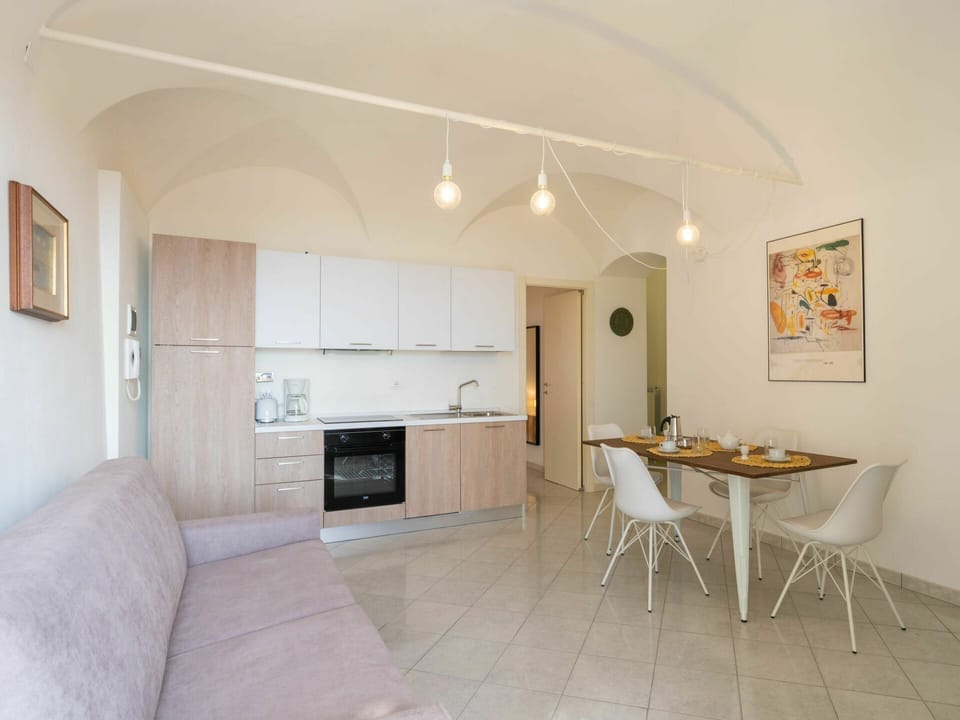 Property, Room, Ceiling, Interior Design, Furniture, Building, Floor, House, Architecture, Table