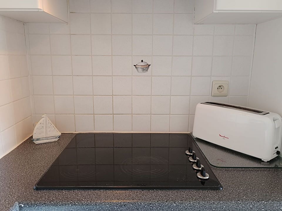 Interior Design, Building, Floor, Flooring, Wood, Rectangle, Gas, Hardwood, Home Appliance