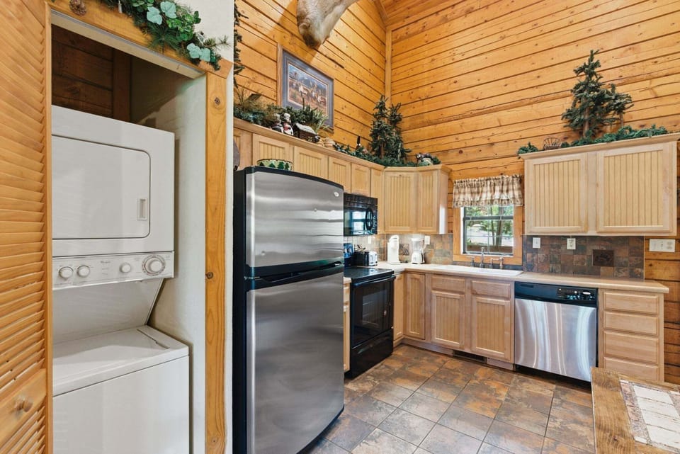 Fully Equipped Kitchen and Washer/Dryer