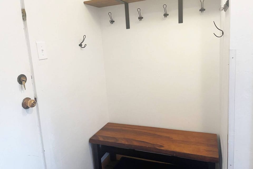 Thoughtful entrance space to keep your coats and bags organized.