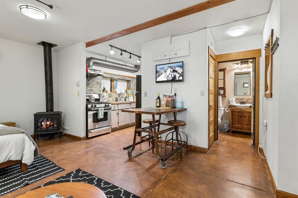 Natural gas stove fireplace