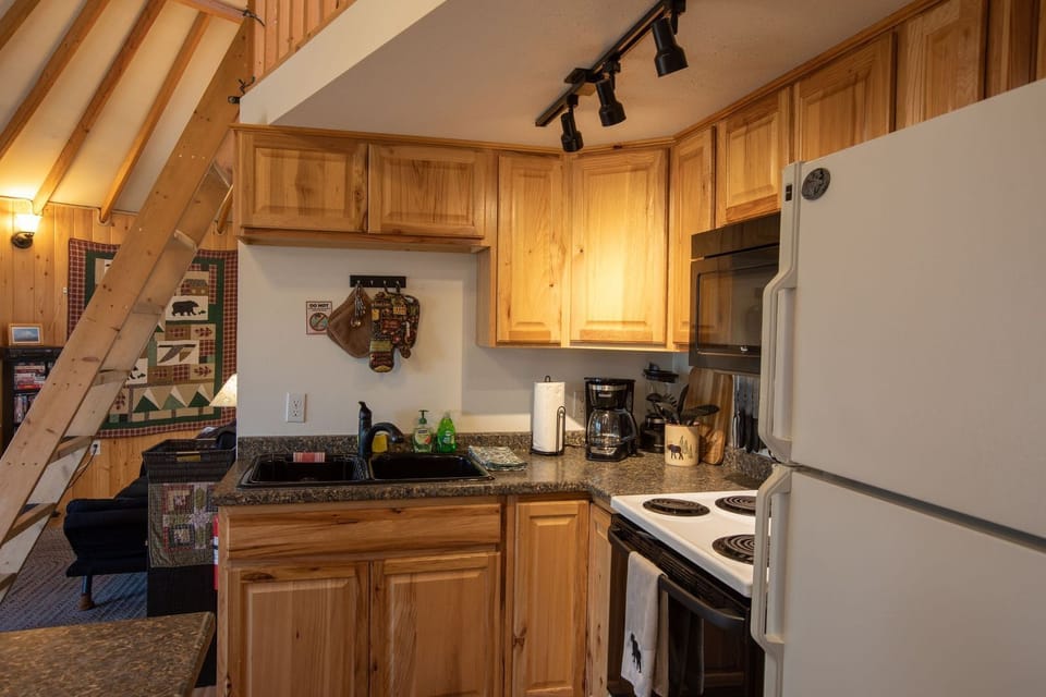 Full kitchen with basic amenities 