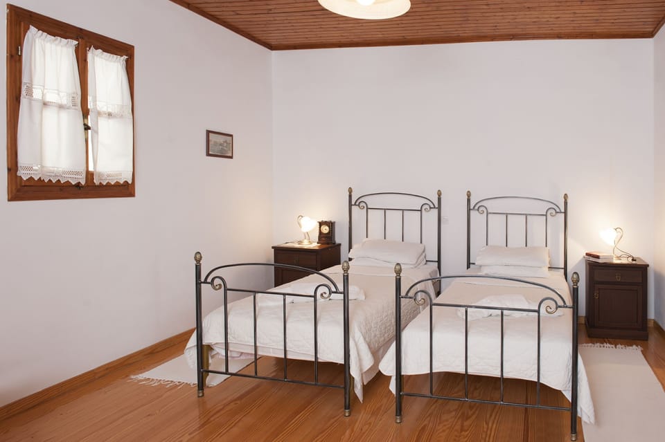 Twin bedroom
