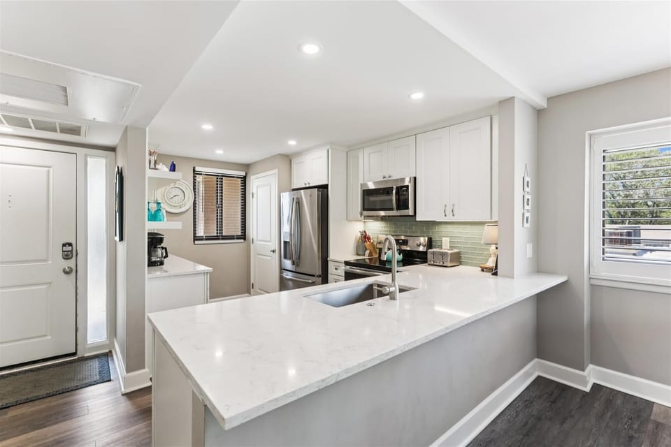 Beautifully Updated Kitchen at 4404 Island Club
