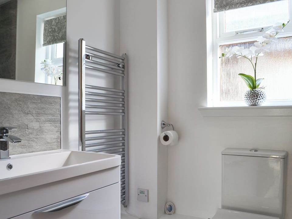 Shower room | Uaine Cottage, Aviemore