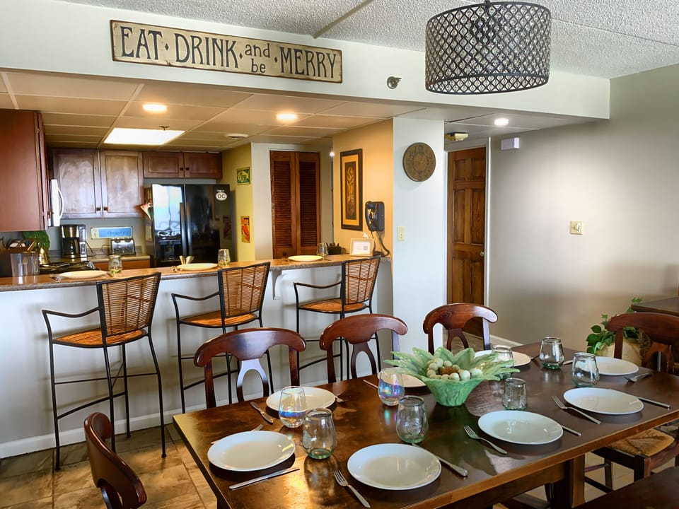 Dining area and breakfast bar