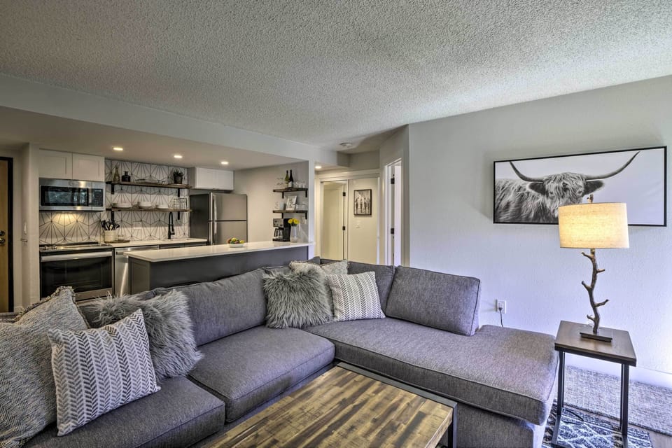 Living Room | Free WiFi | Queen Sleeper Sofa