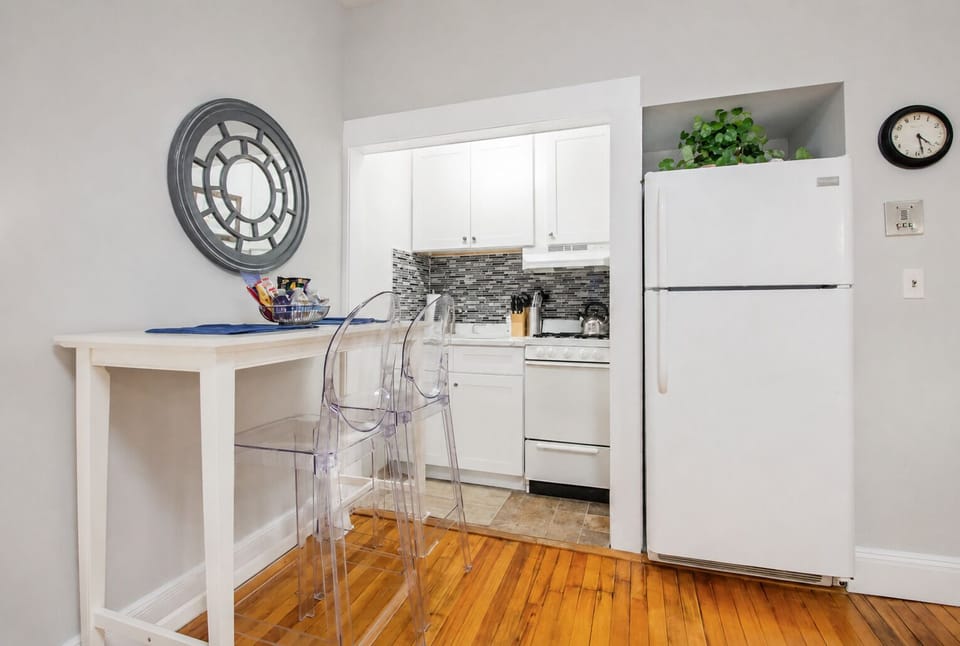 Kitchen and dining table, Gas Range in Kitchen.