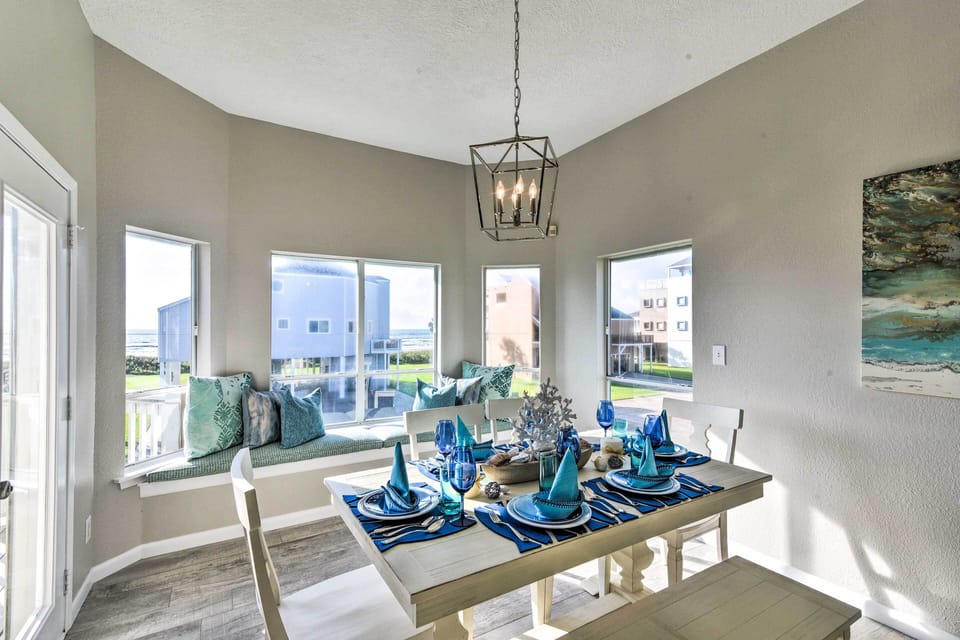 Dining Area | Window Bench Seat