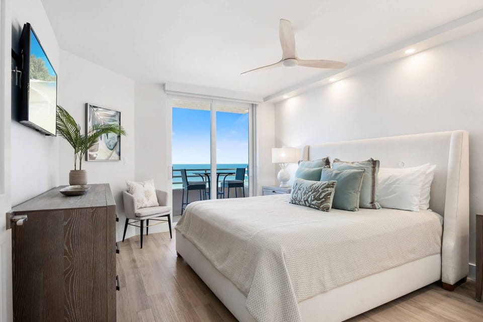 "Serenity now" are the two words that best describe this lovely condo's primary bedroom.
