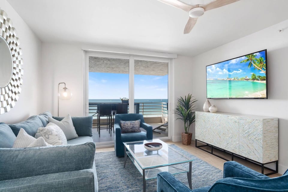 If you need a week at the beach, Sandy Sunset at The Somerset (one of only 4 weekly beachfront condos on Marco) will meet and exceed all expectations.