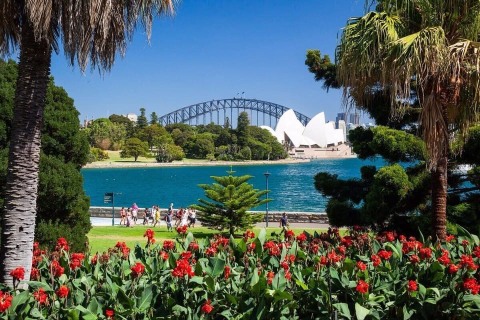 Royal Botanic Garden Sydney - 18min drive
