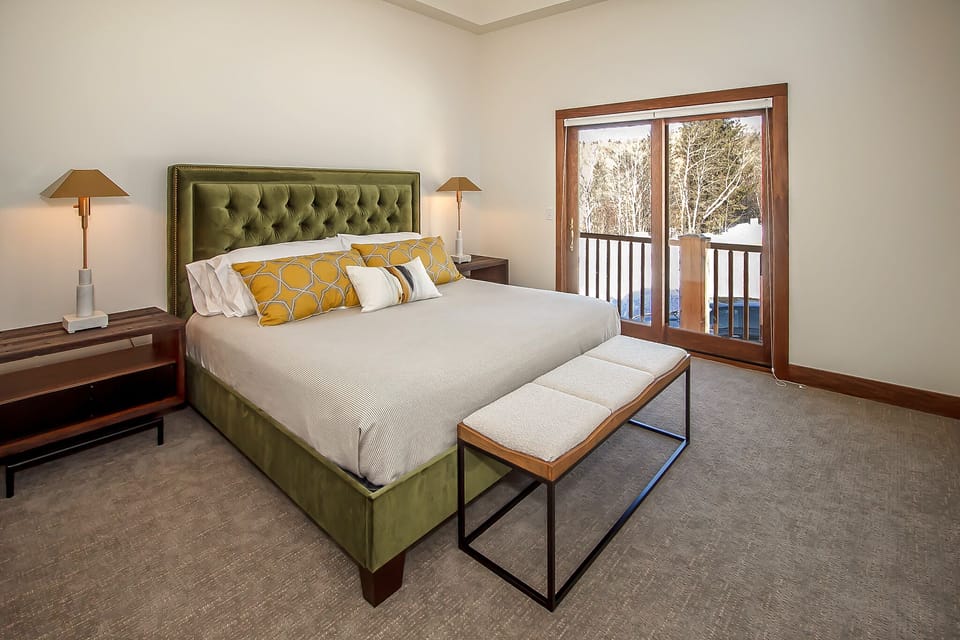 2nd Floor King Guestroom