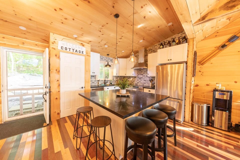 Main Cottage - Kitchen