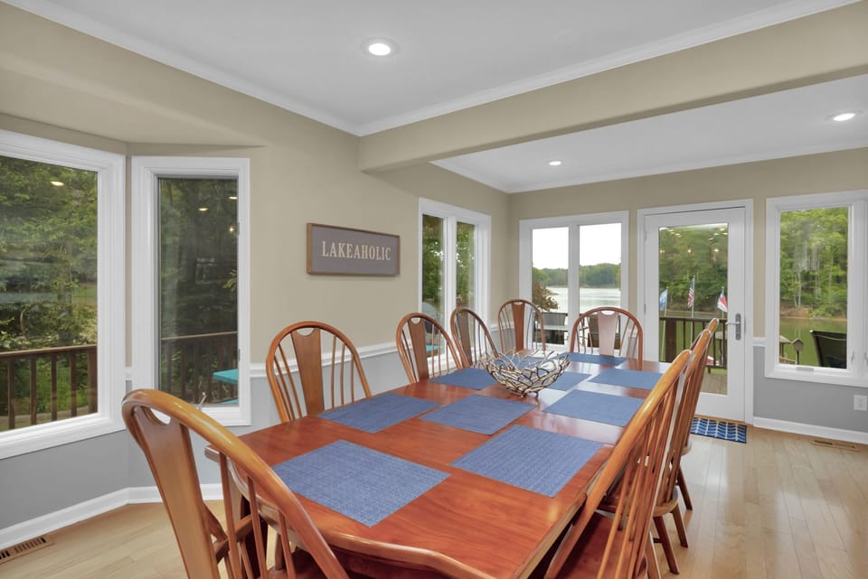 Large dining area overlooking lake
