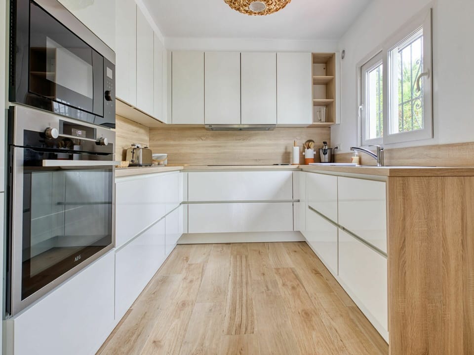 Countertop, Room, Cabinetry, Property, Furniture, Floor, Kitchen, Interior Design, Tile, Wood Flooring