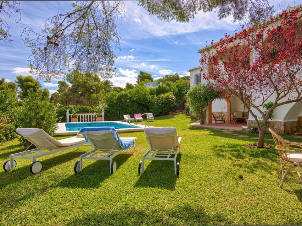 Property, Tree, Real Estate, Furniture, Residential Area, House, Architecture, Spring, Grass, Home