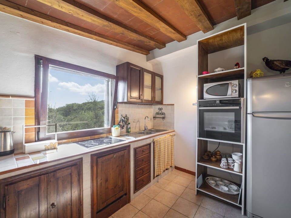 Cabinetry, Property, Countertop, Wood, Kitchen, Kitchen Stove, Building, Interior Design, Floor, Wood Stain