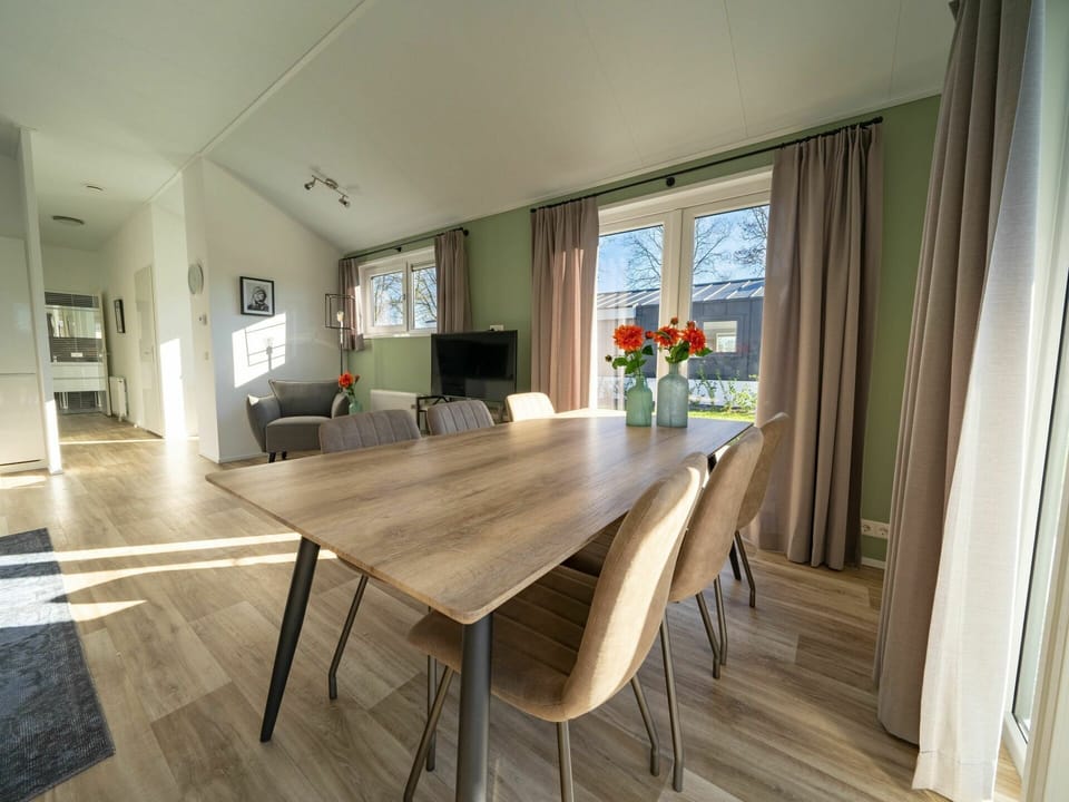 Room, Furniture, Dining Room, Property, Interior Design, Table, Floor, Wood Flooring, Building, Hardwood