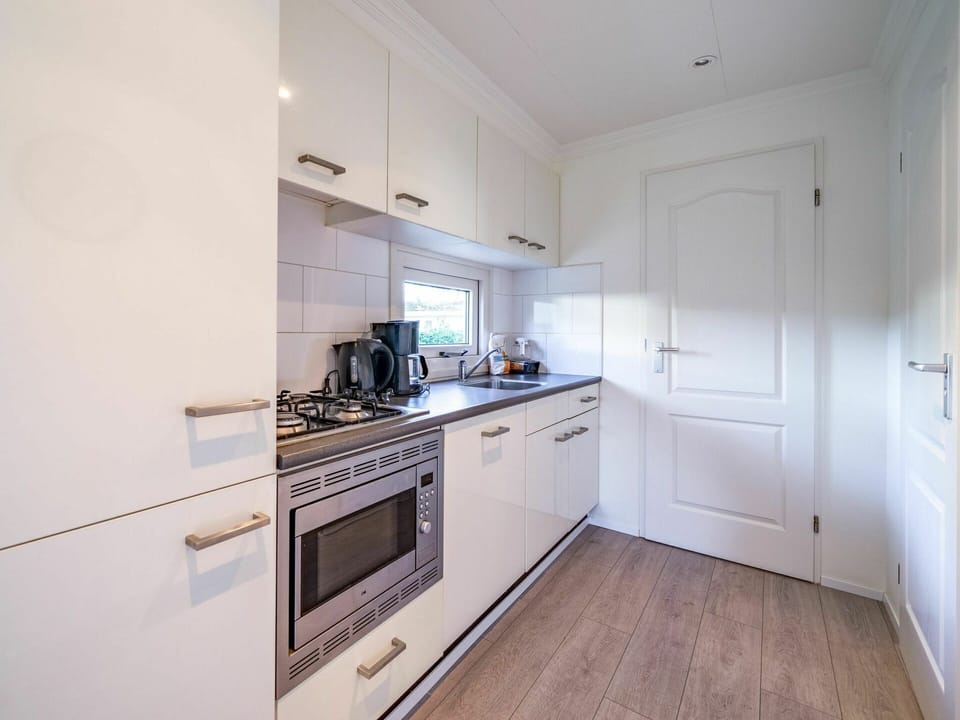 Property, Room, Kitchen, Furniture, Cabinetry, Real Estate, Floor, Building, House, Interior Design