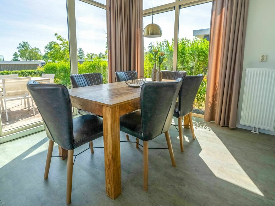 Property, Room, Furniture, Real Estate, Table, Chair, Floor, Interior Design, House, Building