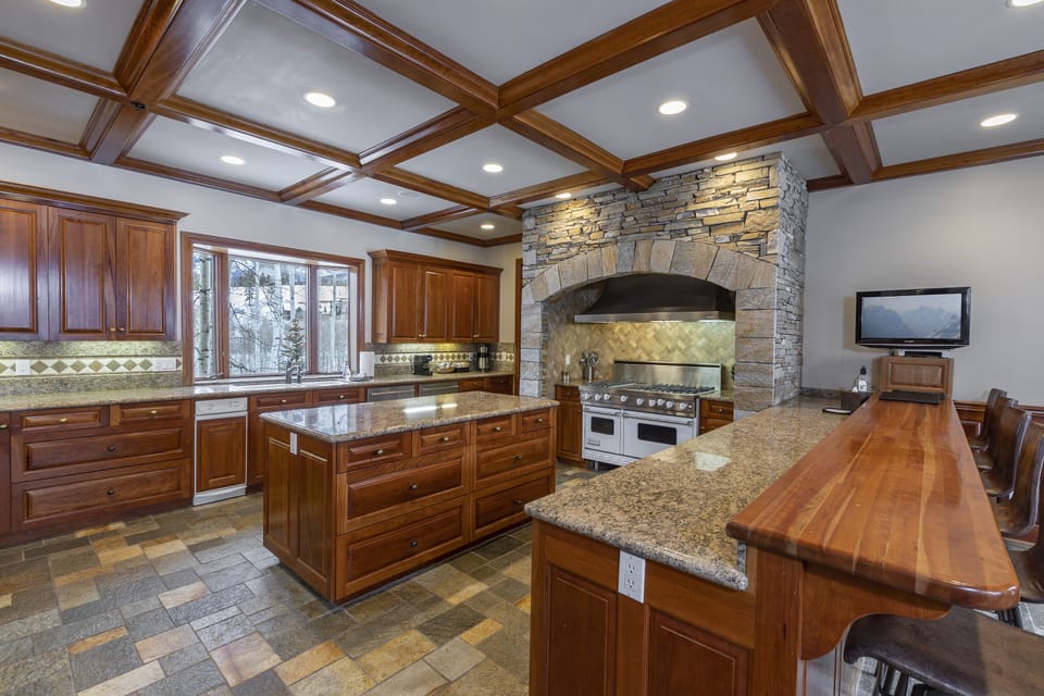 4.2-telluride-gold-hill-kitchen