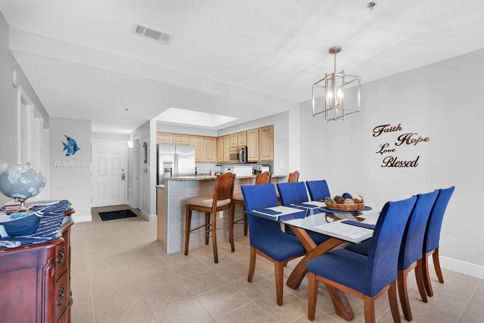 Dining room table seats 6