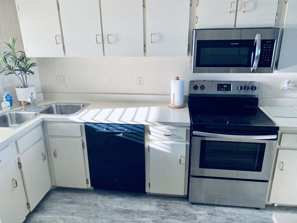 Full kitchen