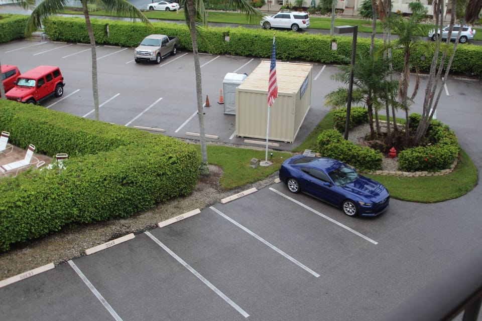 Parking stall