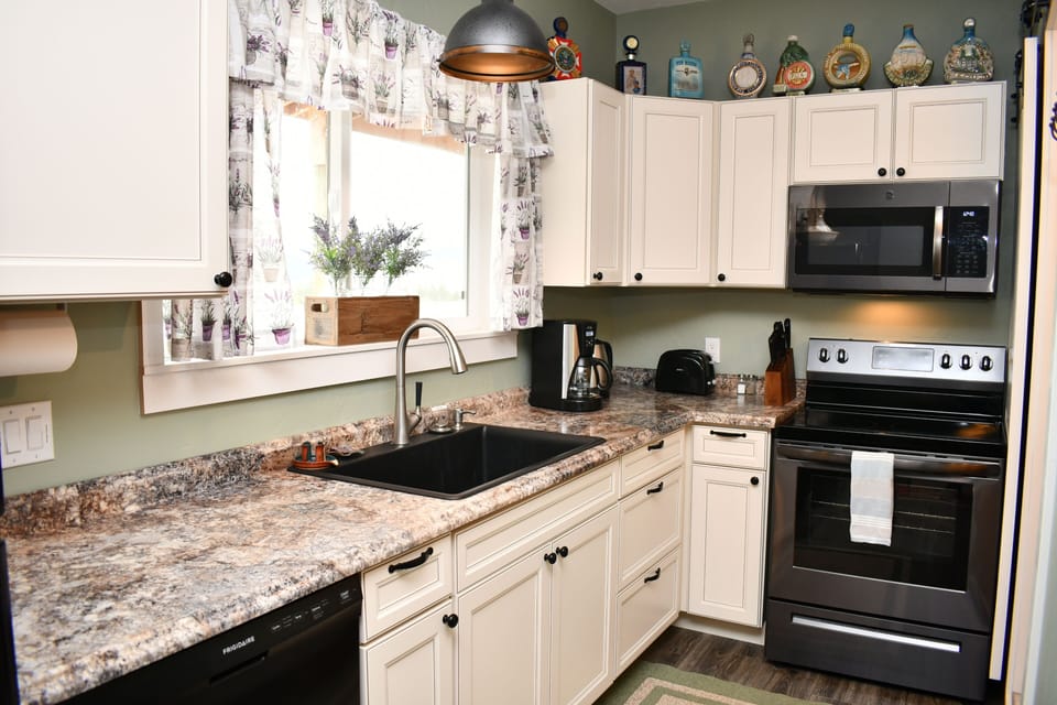 Full kitchen.