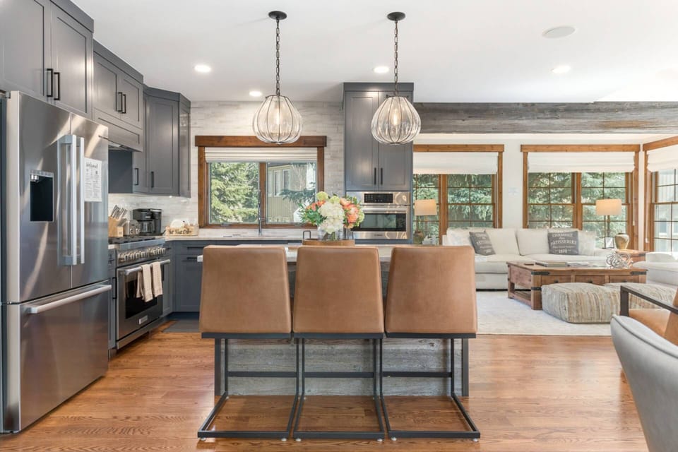 Newly Renovated Kitchen with Bar Seating for 3