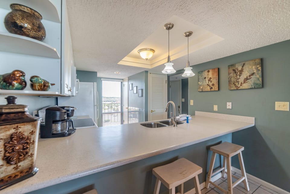 Your spacious kitchen has a beach view, too!
