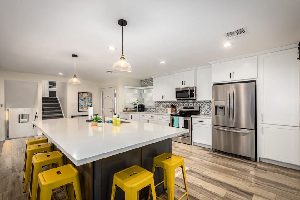 large kitchen island - breakfast bar w/ seating for 8