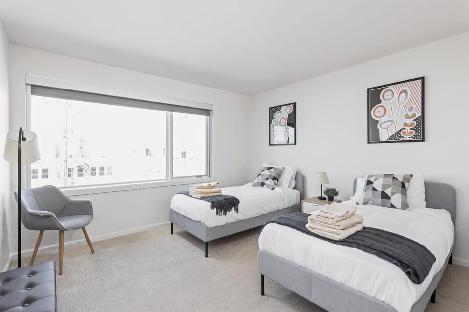 Bedroom 3 - 2 single beds