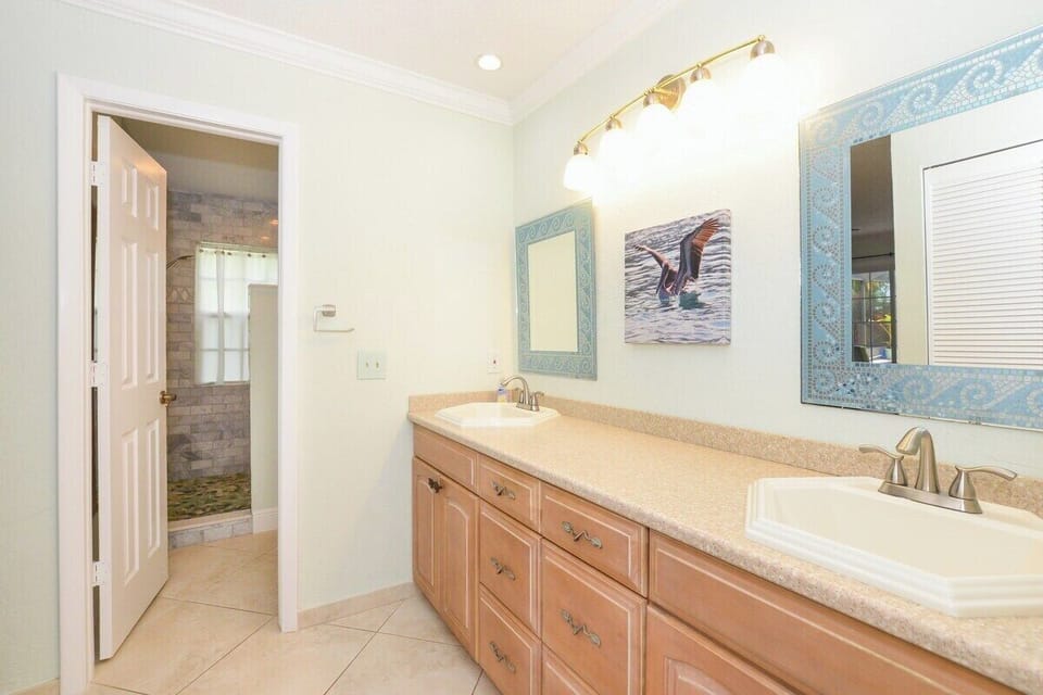 Master Bedroom Bathroom 