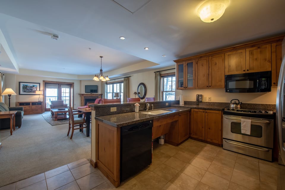 Flooring, Floor, Hardwood, Indoors, Room